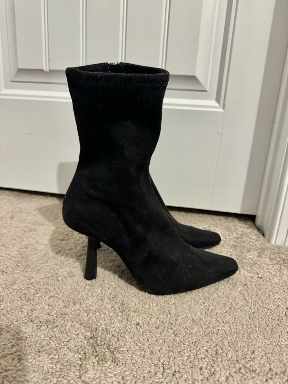 Pretty Steve Madden size 7.5 black faux suede Vakay ankle booties new